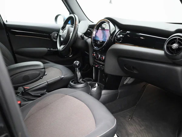 MINI One (2022) — foto 26 van 34