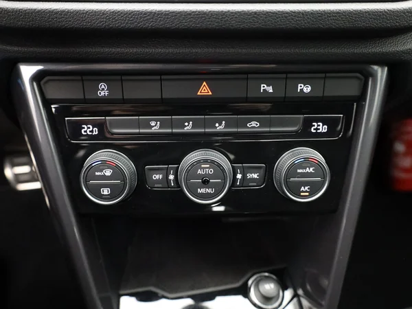 VOLKSWAGEN T-Roc (2019) — foto 11 van 20