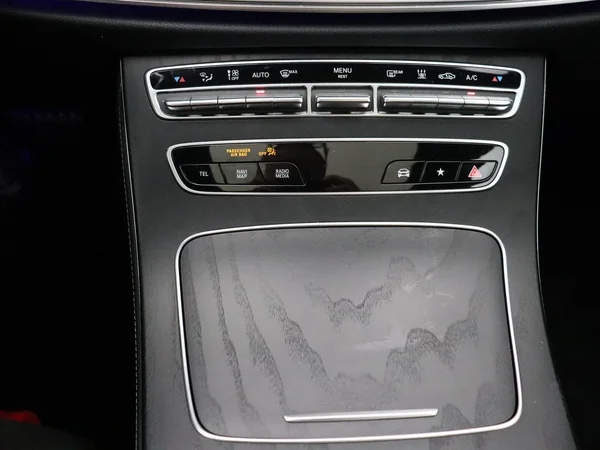 Mercedes-Benz E-Klasse (2022) — foto 16 van 33