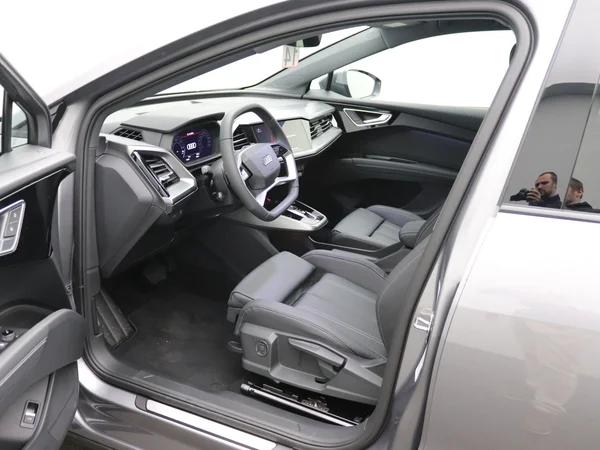 AUDI Q4 e-tron (2024) — foto 25 van 25