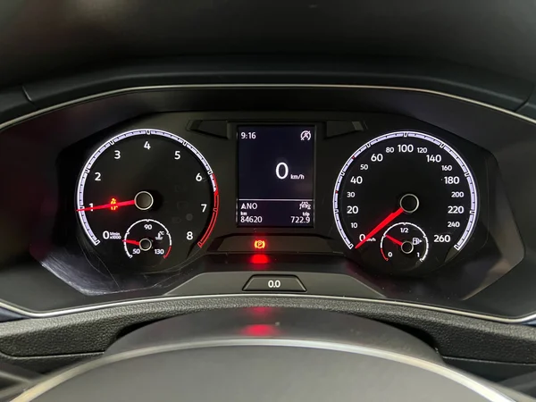 VOLKSWAGEN T-Roc (2021) — foto 19 van 20