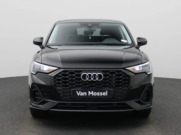 Audi Q3 (2023) — foto 23 van 42