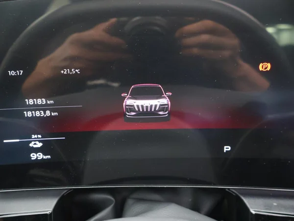 AUDI Q6 e-tron (2025) — foto 13 van 29