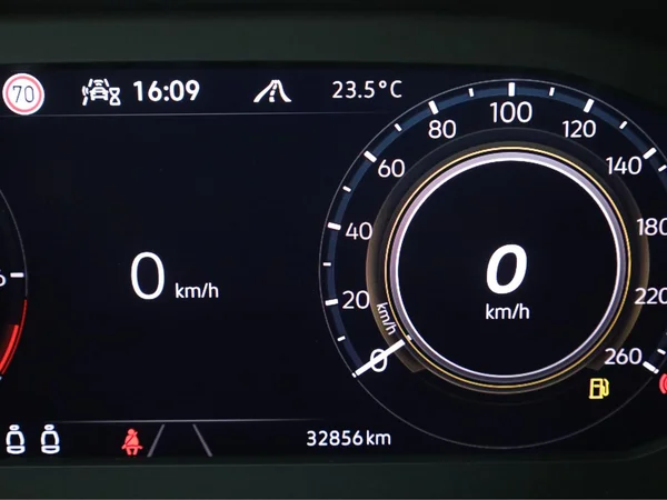VOLKSWAGEN Tiguan (2022) — foto 9 van 23