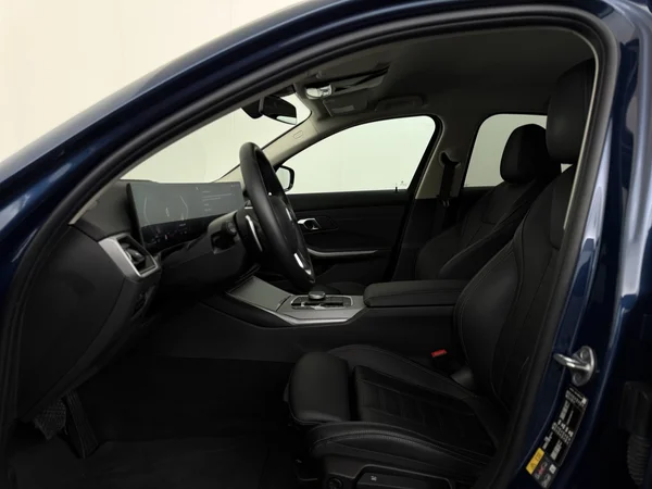 BMW 320 (2023) — foto 2 van 33
