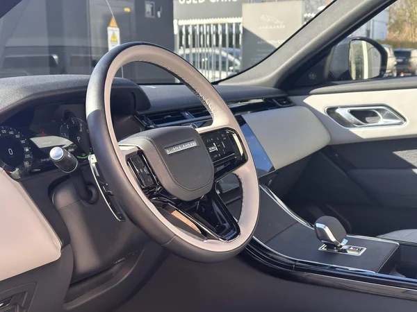 Land Rover Range Rover Velar (2025) — foto 23 van 31