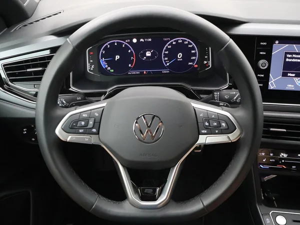 VOLKSWAGEN Taigo (2023) — foto 2 van 23