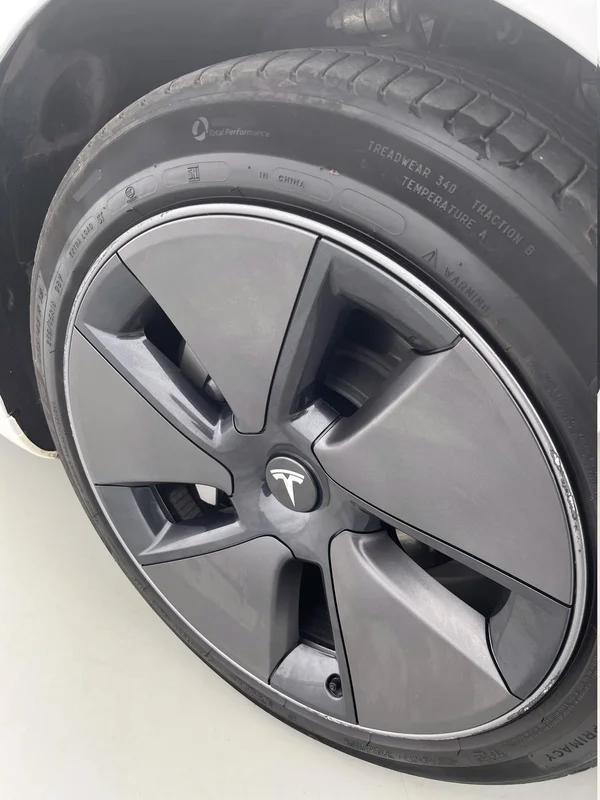Tesla Model 3 (2023) — foto 49 van 83