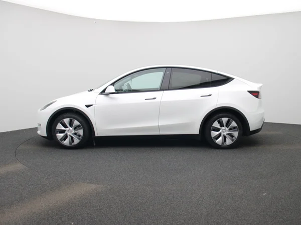 Tesla Model Y (2023) — foto 39 van 43