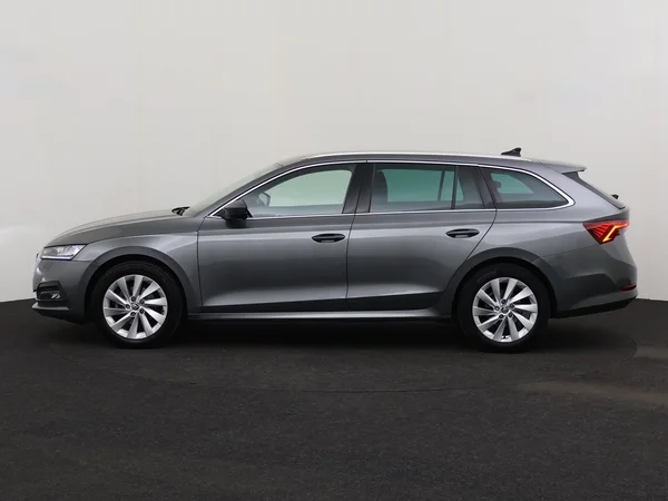 SKODA Octavia Combi (2024) — foto 13 van 18