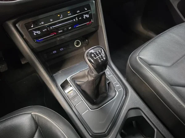 VOLKSWAGEN Tiguan Dsl (2021) — foto 18 van 36
