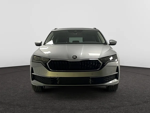 SKODA Octavia Combi (2024) — foto 10 van 15