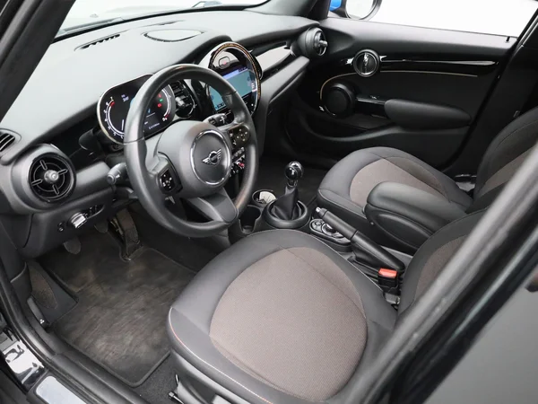 MINI One (2022) — foto 10 van 34