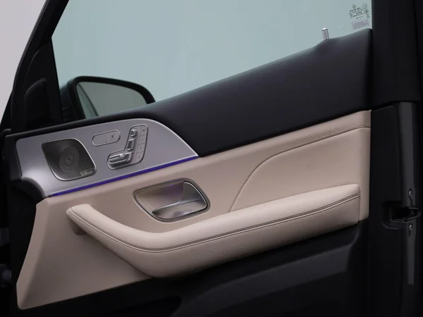 Mercedes-Benz GLE (2022) — foto 40 van 58