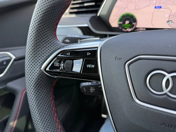 AUDI Q8 e-tron Sportback (2025) — foto 5 van 26