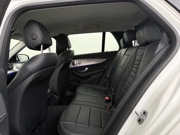 MERCEDES E 300 (2020) — foto 5 van 31