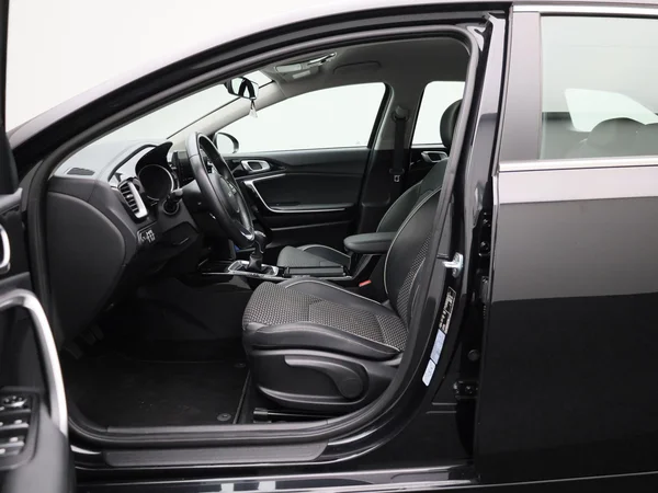 Kia cee'd (2023) — foto 3 van 41