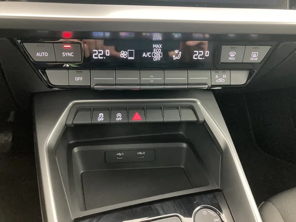 AUDI A3 Sedan (2021) — foto 7 van 27