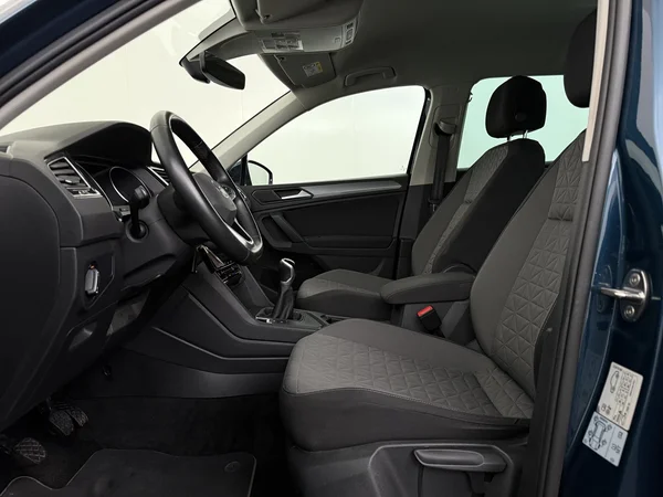 VOLKSWAGEN Tiguan (2022) — foto 2 van 28