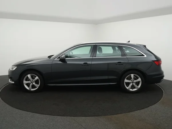 Audi A4 (2022) — foto 18 van 23