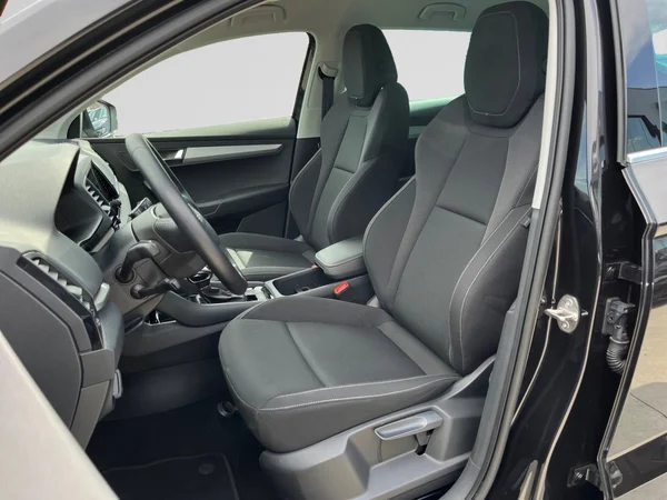 SKODA Karoq (2025) — foto 3 van 22
