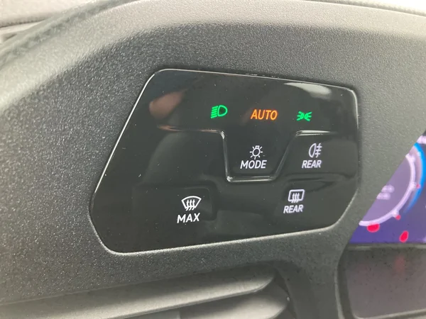 VOLKSWAGEN Caddy Maxi (2024) — foto 14 van 36