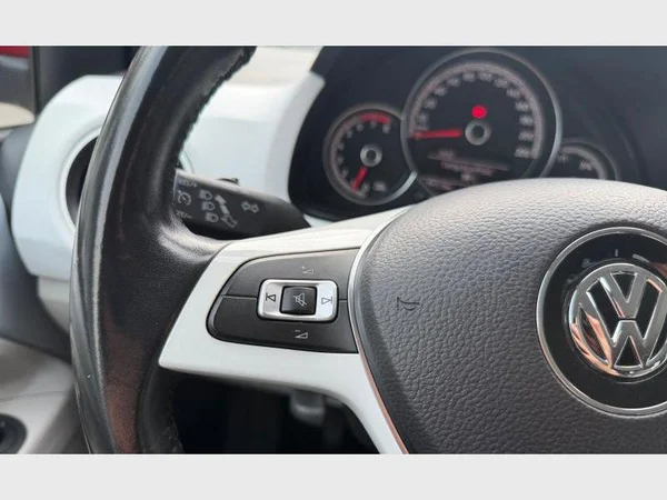 Volkswagen UP! (2017) — foto 9 van 25