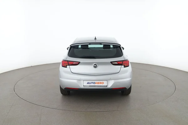 Opel Astra (2019) — foto 11 van 16