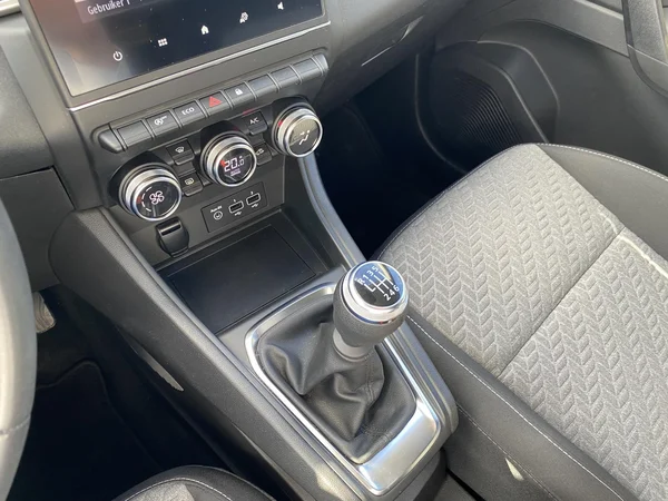 Renault Captur (2022) — foto 2 van 22