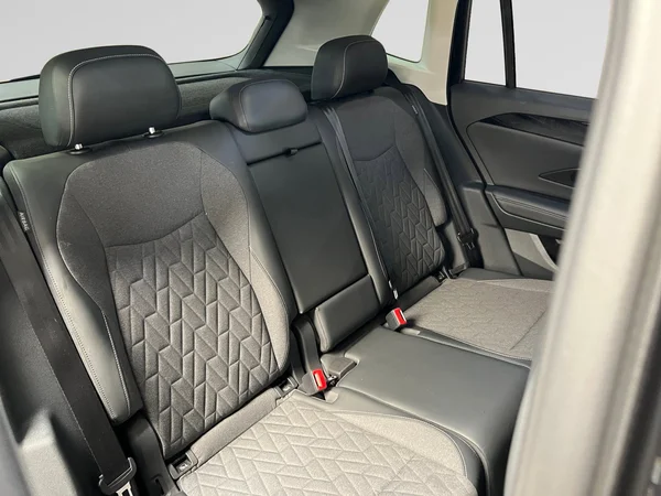 VOLKSWAGEN Tiguan (2024) — foto 11 van 16