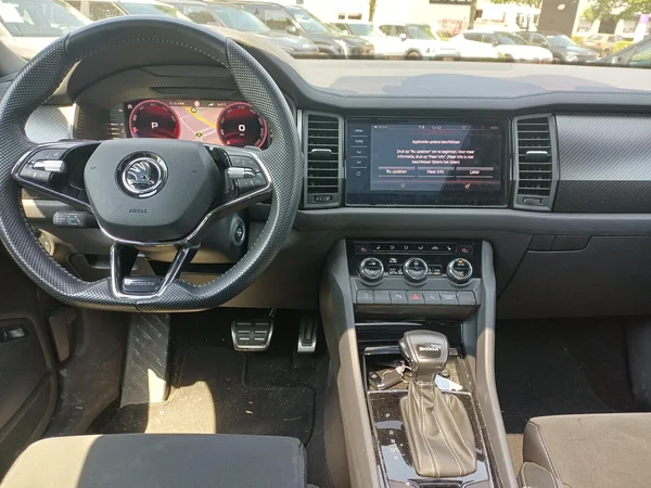 Škoda Kodiaq (2022) — foto 2 van 30