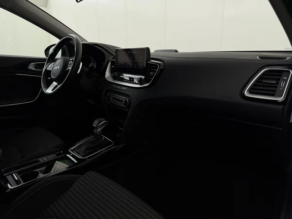 KIA Cee'd (2022) — foto 3 van 30