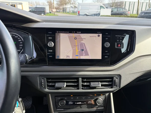 VOLKSWAGEN Polo (2021) — foto 2 van 20