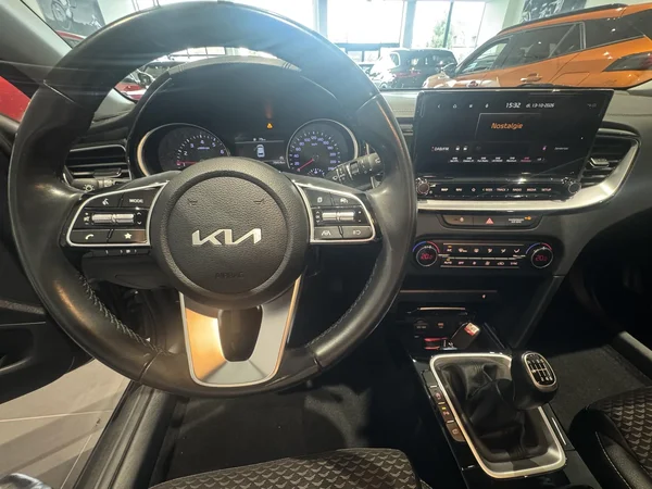 Kia cee'd (2023) — foto 7 van 26