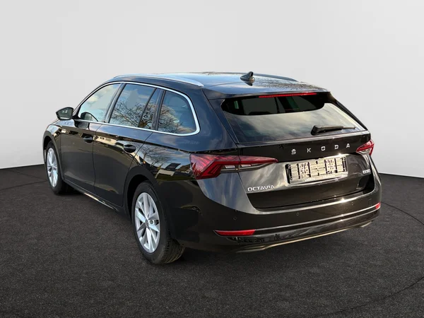 SKODA Octavia Combi (2024) — foto 16 van 22