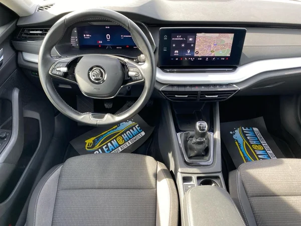 SKODA Octavia Combi (2023) — foto 9 van 10