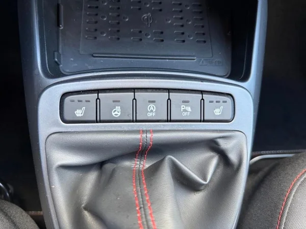 HYUNDAI i10 (2022) — foto 17 van 31