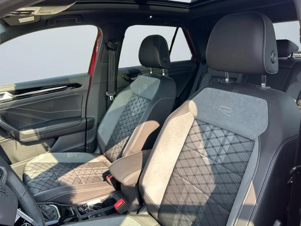 VOLKSWAGEN T-Roc (2025) — foto 2 van 31