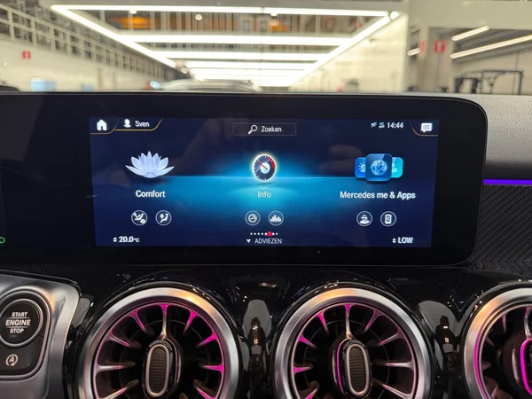 Mercedes-Benz GLB-180 (2021) — foto 15 van 31