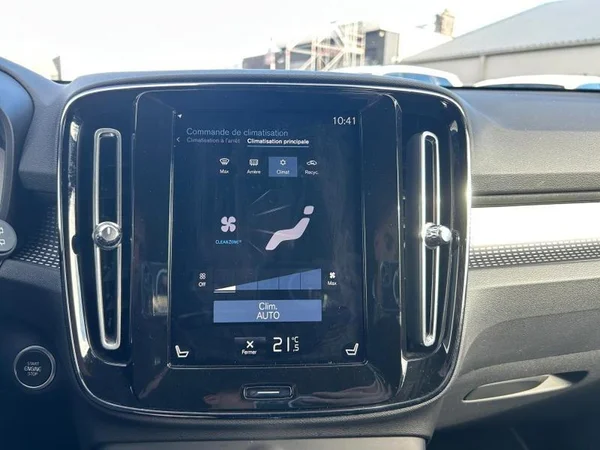VOLVO XC40 (2018) — foto 9 van 32
