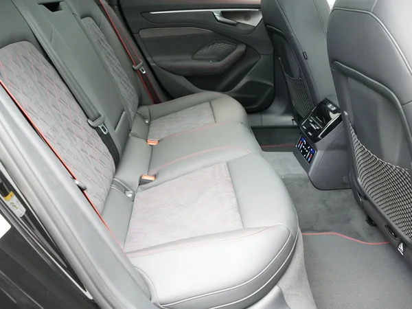 AUDI A6 Avant (2025) — foto 13 van 13