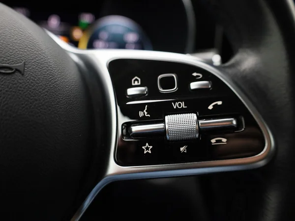 Mercedes-Benz GLC (2021) — foto 9 van 44