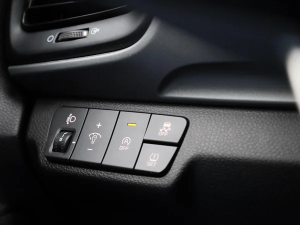 Kia Stonic (2023) — foto 10 van 38