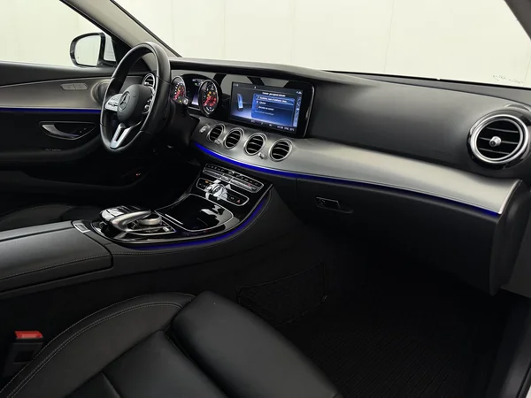 MERCEDES E 300 (2020) — foto 3 van 31