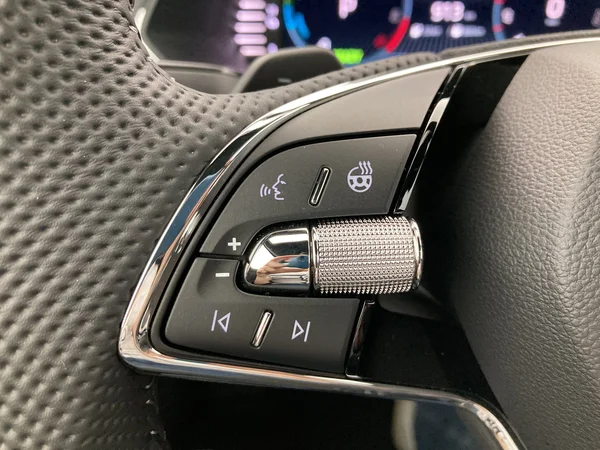 SKODA Superb Combi (2023) — foto 2 van 31