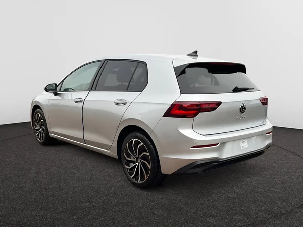 VOLKSWAGEN Golf VIII (2024) — foto 9 van 15