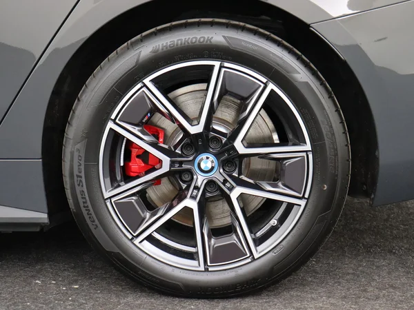 BMW i4 (2024) — foto 7 van 31