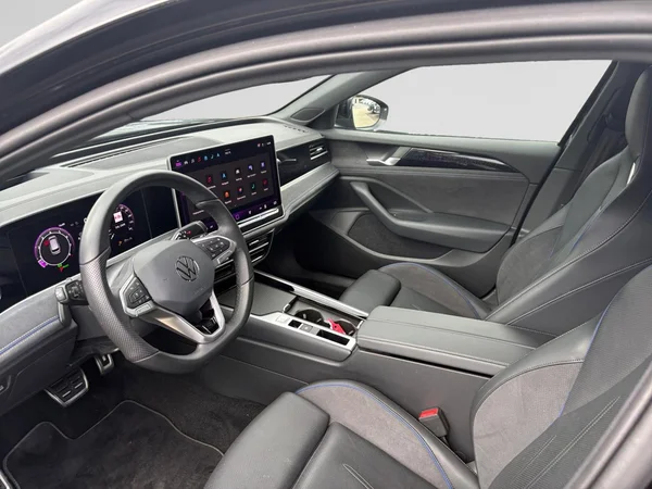 VOLKSWAGEN Passat SW (2024) — foto 4 van 23