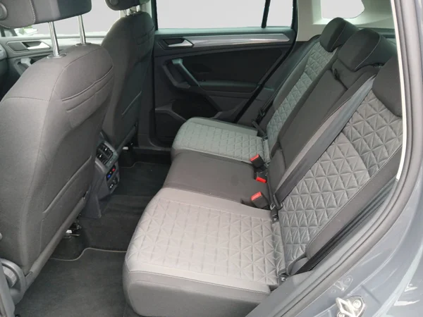 VOLKSWAGEN Tiguan (2021) — foto 6 van 18