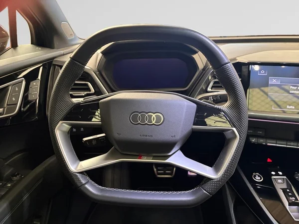 AUDI Q4 Sportback e-tron (2024) — foto 14 van 22